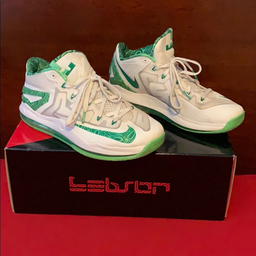 Lebron low Easter’s men’s size 11.5